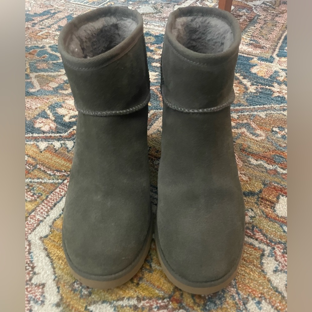 Ugg Classic Femme Mini Boot size 9.5